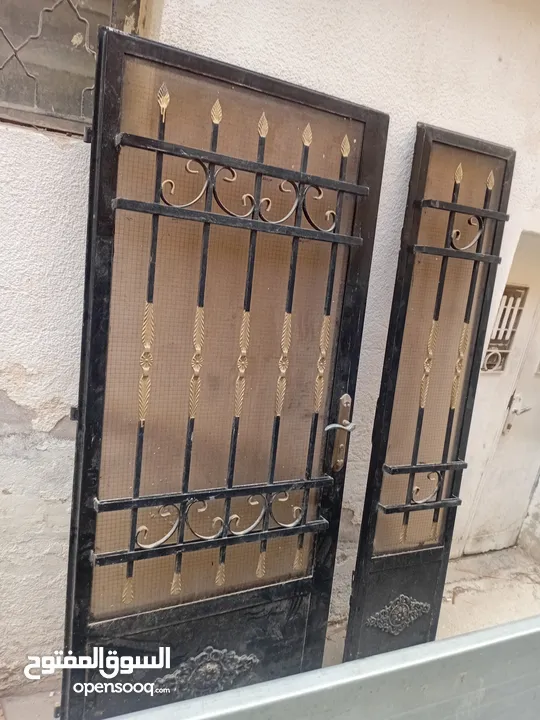 باب حديد مستعمل عدد 2 كل باب ظرفه ونص  مع حلق   بدون زرفيل القياس في الصور