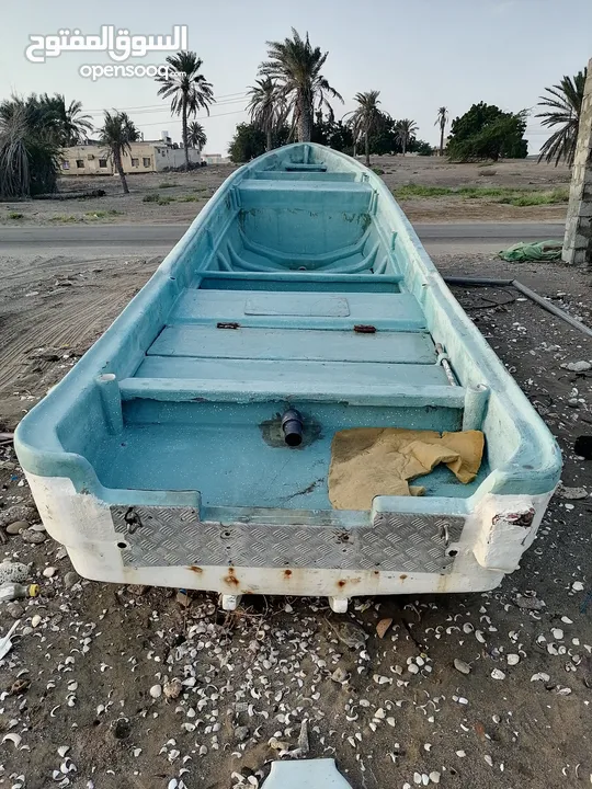 قارب للبيع