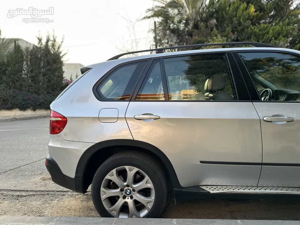 سيارة BMW X5 2007 في حالة ممتازة