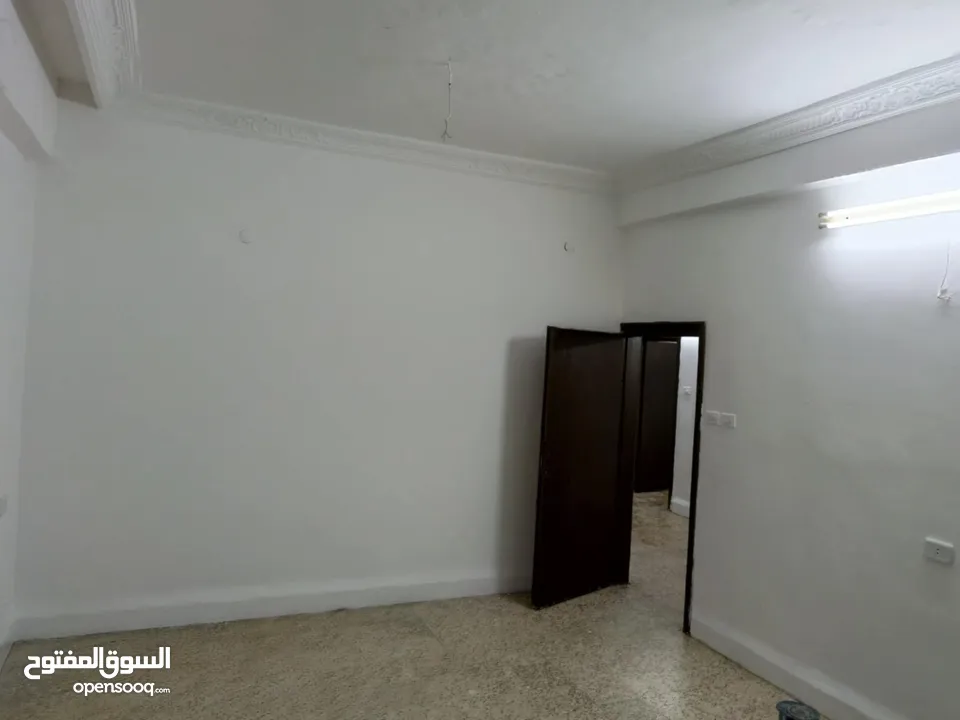 بيت . شقه  منزل  لايجار _الزرقاء _وادي الحجر _خلف مسجد اصحاب الرسول_________