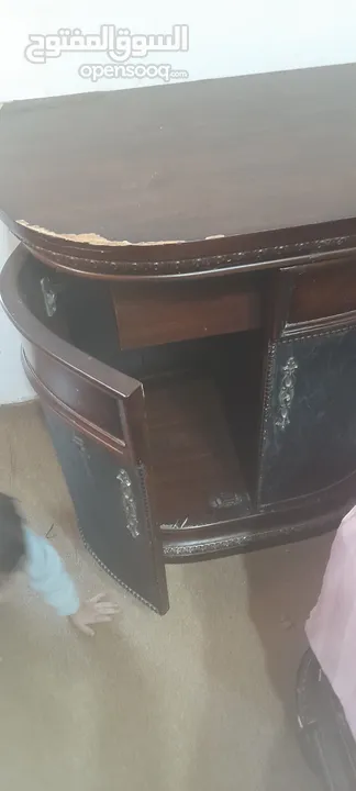 غرفه نوم مستعمله بحاله جيده تخت وبيرو وملحق وروسيتين وخزانه بدها شويه تزبيط الجوارير فقط