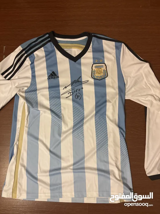 Signed Diego Maradona shirt memrobilia  بلوزة مردونا تذكارية موقعة من زيارته الى الاردن