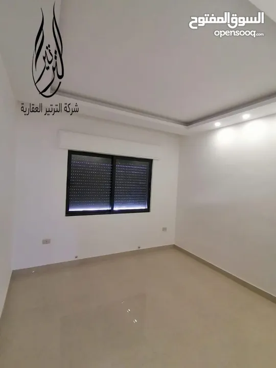 شقة مميزة للبيع طابق شبه ارضي  بمنطقه ابو علندا