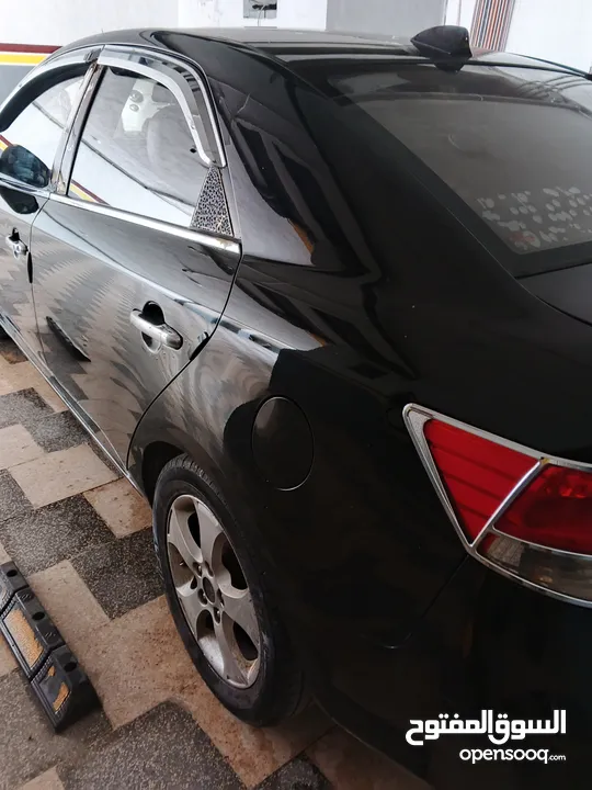 بسعر 8000 قابل للتفاوض  kia forti 2010 مستعمل للبيع