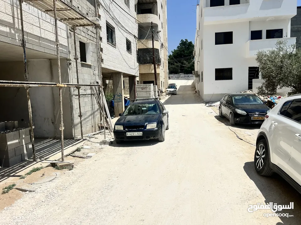 فرصه العمر شقة سكنيه في منطقه حيويه في افضل مناطق طولكرم شقه سكنه بمساحة ممتازه للسكن او الاستثمار