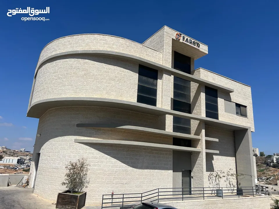عمارة للبيع او للايجار مكاتب عدد طابق 1 ومخازن عدد 4 طوابق بموقع مميز و بتصميم عصري