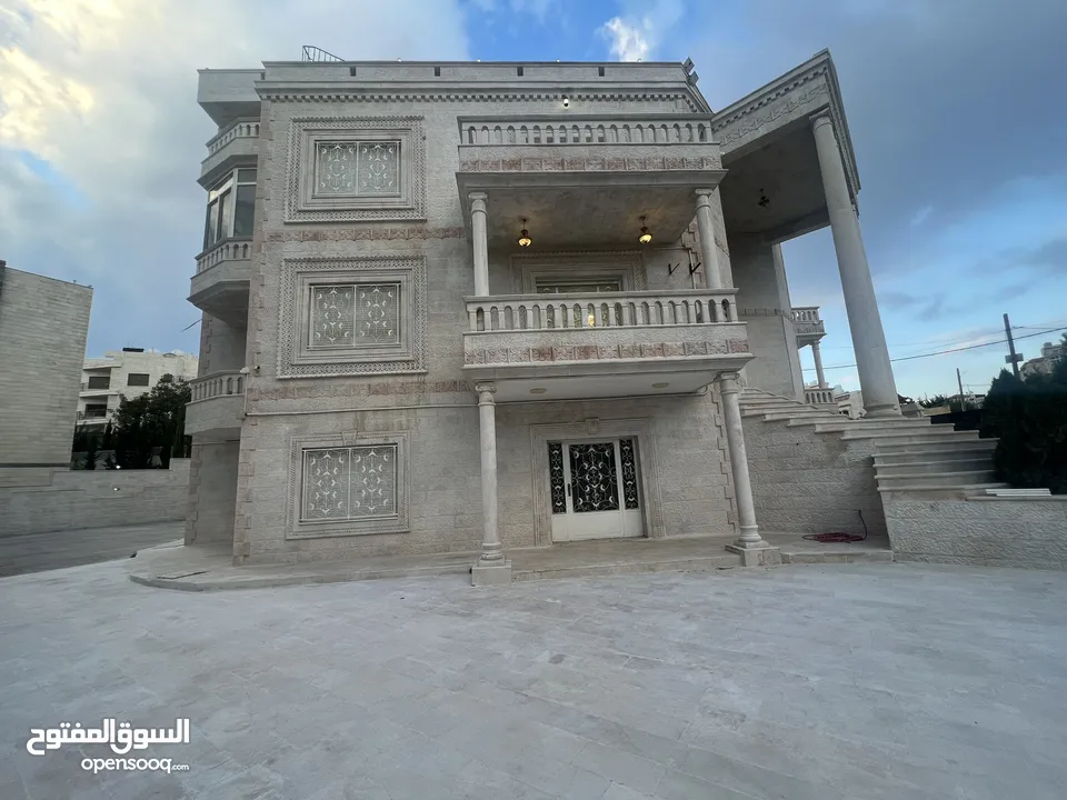 قصر فيلا فخمة جدا للبيع في الجبيهه