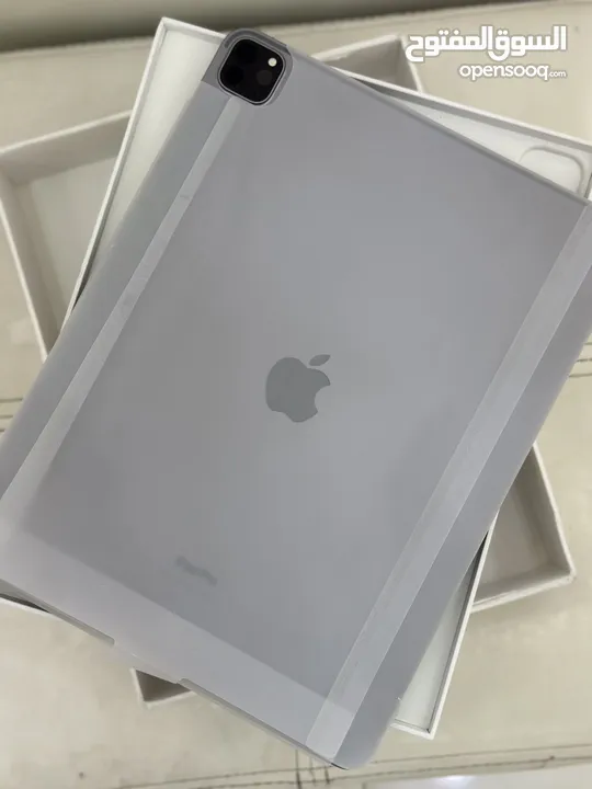 Apple iPad pro 12.9 -inch 6th generation