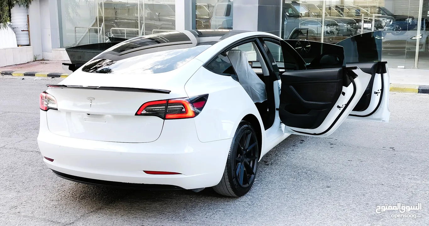تيسلا 2022 model 3 فحص كامل اوتوسكور +B بدون ملاحظات بودي (كرت ابيض) بحالة الوكالة بسعر لقطة ومحرووق