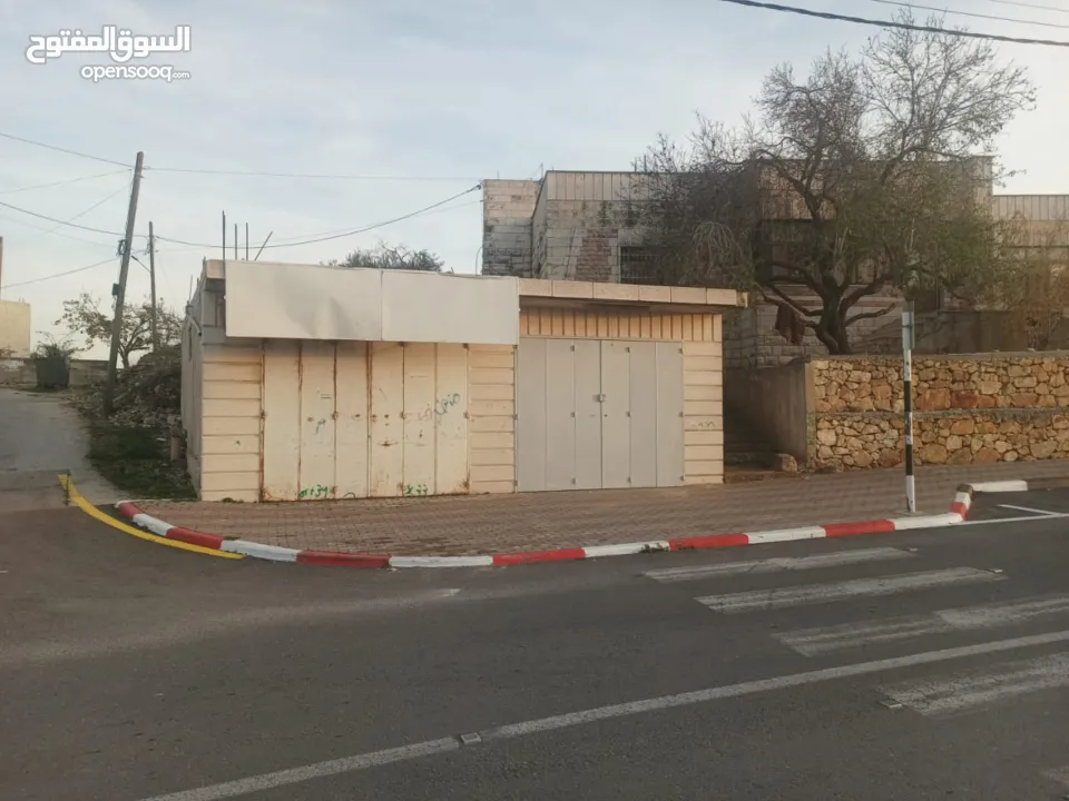 مخازن مستقلة قريبة من الشارع الرئيسي _ سردا