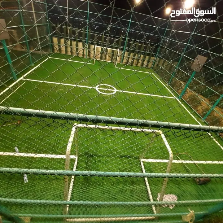 عشب صناعي واكسسوارات الملاعب