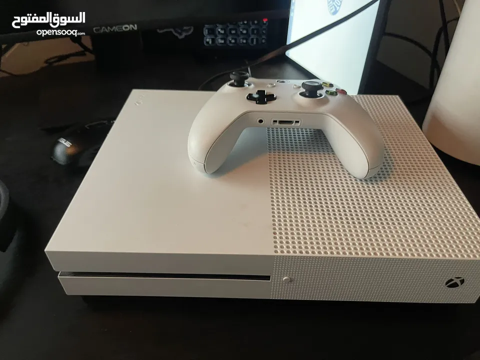 Xbox + FIFA 24 + يدة واغراضه كامله