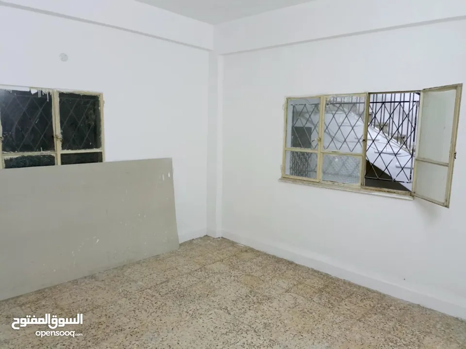 بيت . شقه  منزل  لايجار _الزرقاء _وادي الحجر _خلف مسجد اصحاب الرسول_________