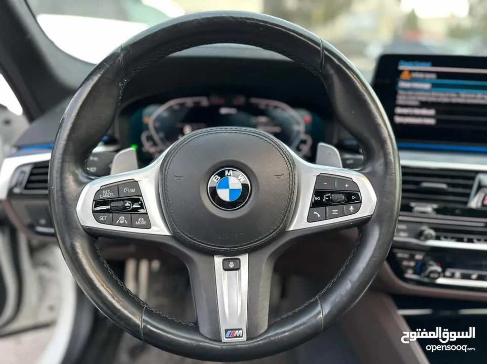 الحبه المميزه بلون الأبيض اللؤلؤي المميز للبيع على(الكاش فقط) Bmw 530e 2022 M