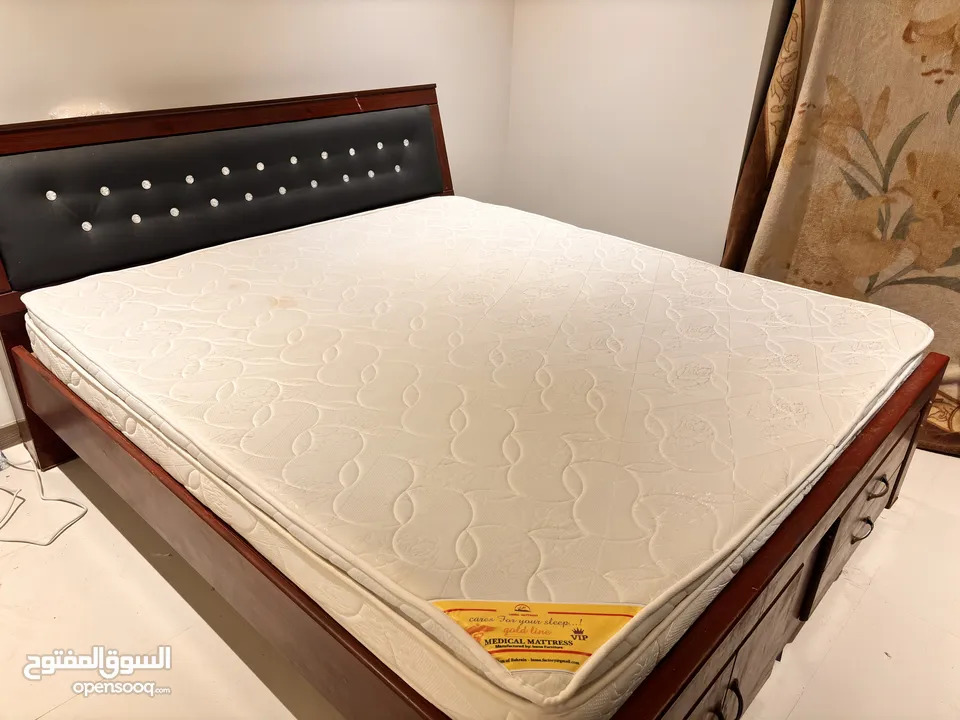 Bed 180*200 with mattress (medical)