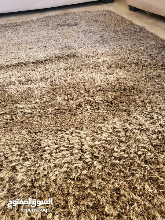 سجاد غرفة ضيوف او قعدة بحالة ممتازة جدا وبرها طويل