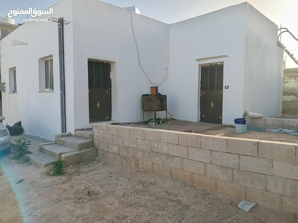 بيت للبيع مكون ثلاث غرف وحمام ومطبخ وبرنده وحوش كراج سياره