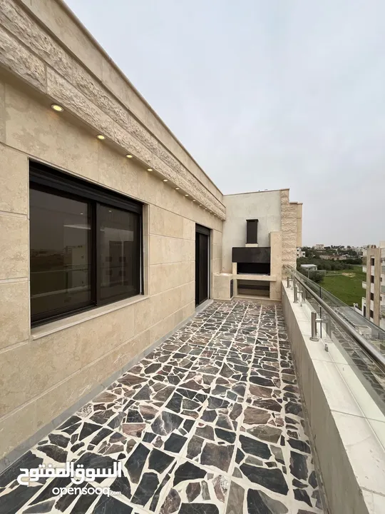 شبه أرضي 190 م مميز بمساحة واسعة وحديقة وكراج خاص 300متر جاهز للتسليم و بالاقساط في مرج الحمام