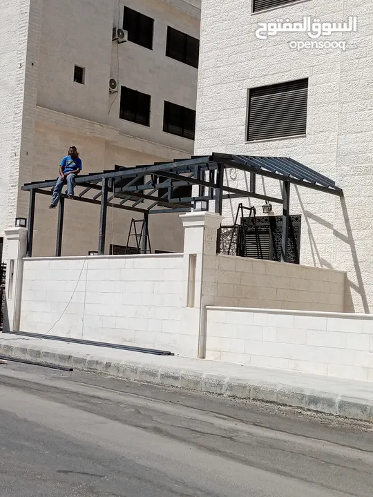 القيسي لكافة أعمال القرميد والحدادة وديكور والابرقولات وكرميد