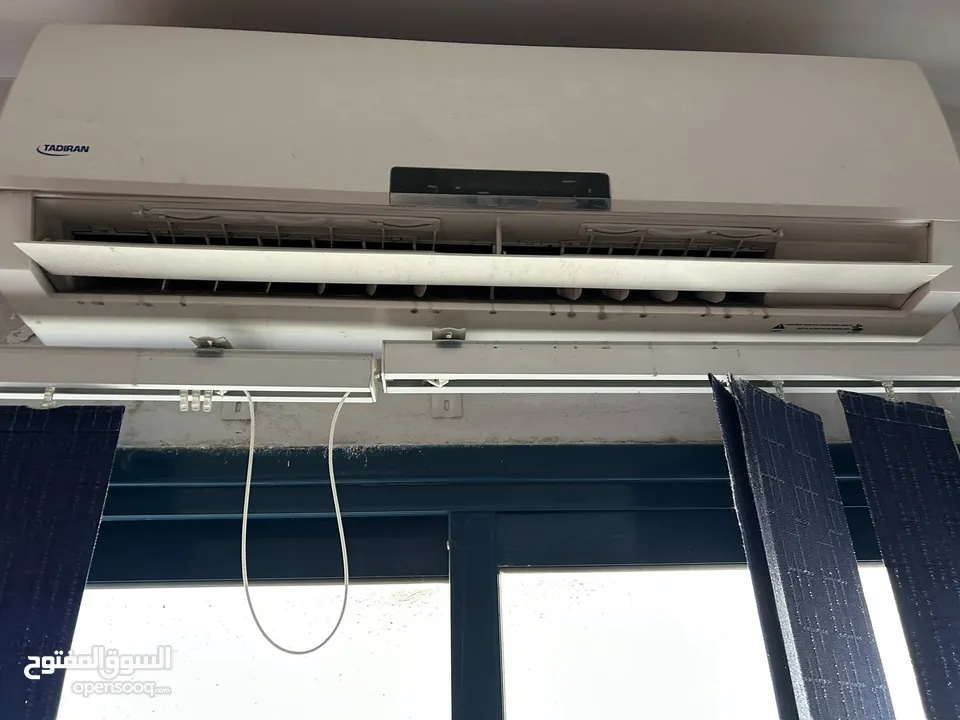 3 مكيفات تاديران شبه جديد طن وربع الأوفر للطاقة A استعمال بسيط بسعر مميز بسبب السفر فقط.