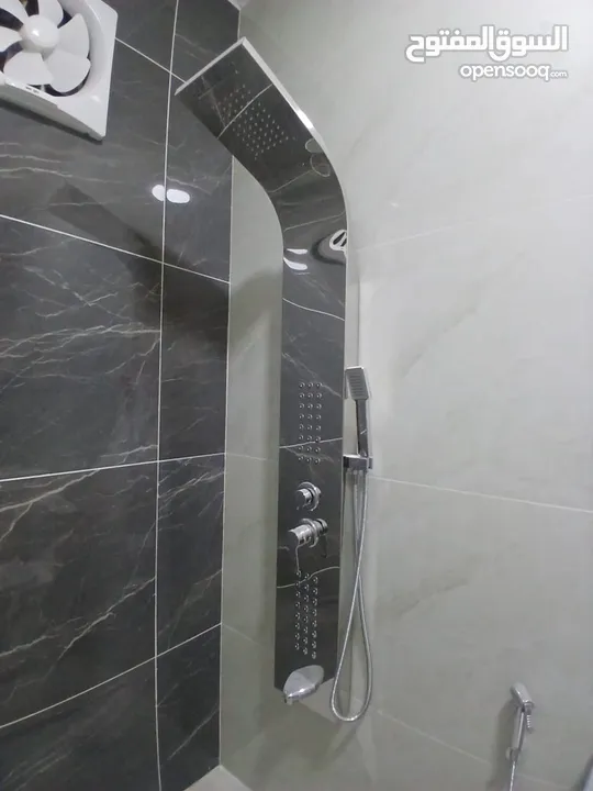شقق مميزه سوبر ديلوكس عماره جديده خلف مطعم عرب قرب الجامعه للايجار مفروشه او غير مفروشه بعقد سنوي