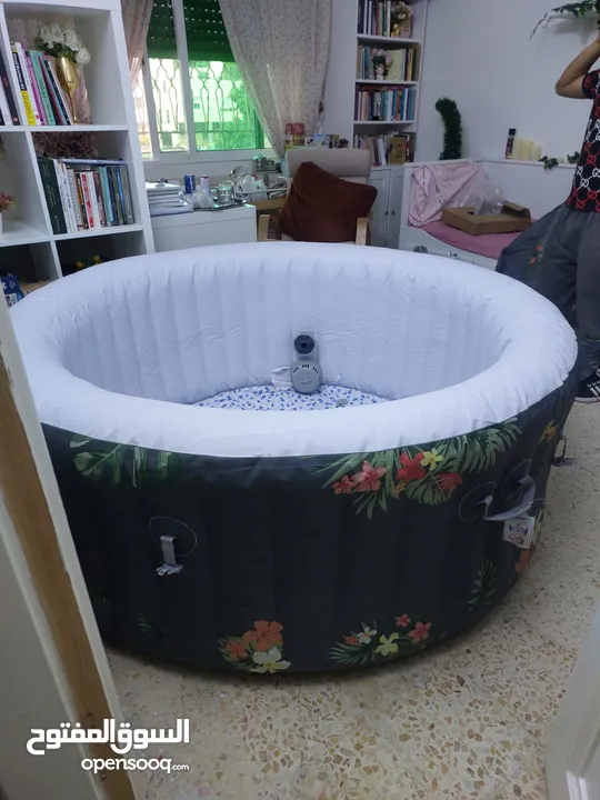 جاكوزي jacuzzi بعدة احجام اجمل جلسات الاسترخاء للمنازل ومراكز العلاج الطبيعي والتجميل