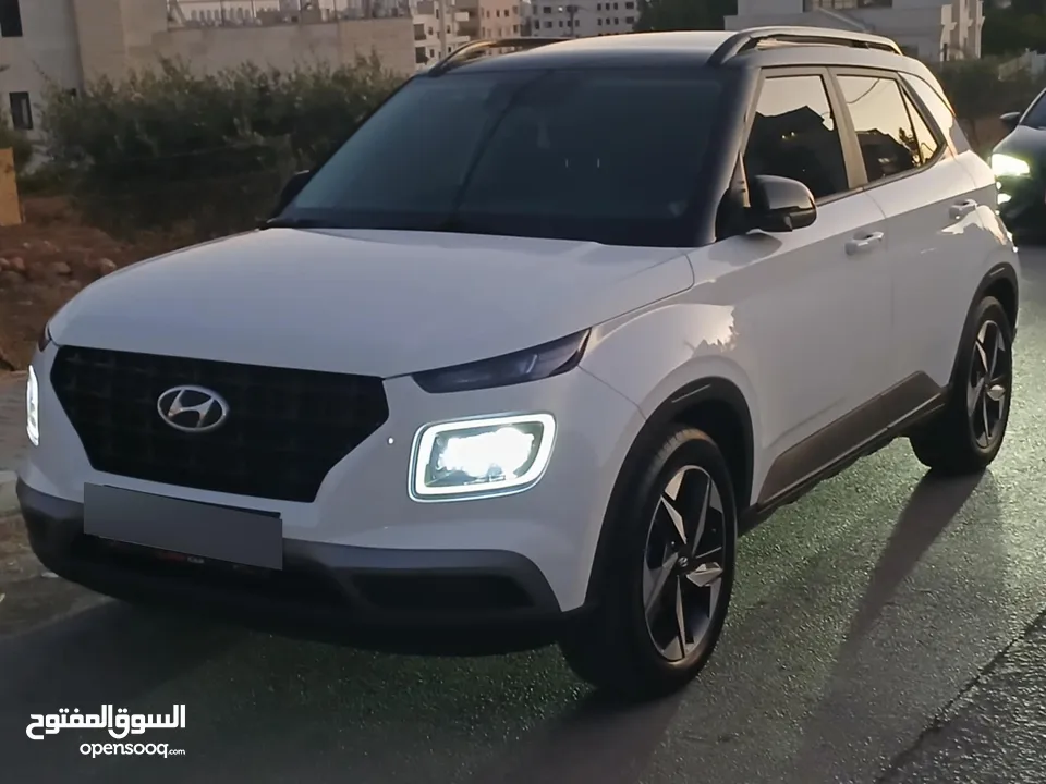 هونداي فينيو فل كامل اضافات مع فتحة سقف سيارة  دهان شركة وعداد أصلي 45000كم للبيع بسعر حرق ع الكاش