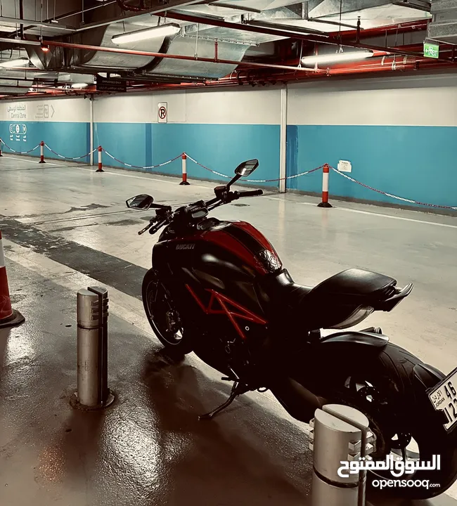 دوكاتي ديافل 2014 كاربون 35000km صيانة كاملة ليست بحاجه لاي صيانه