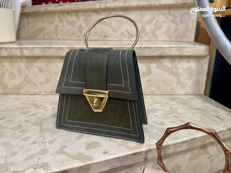 شنط صبايا 32 قطعة بسعر 600 شيكل لكامل الكمية
