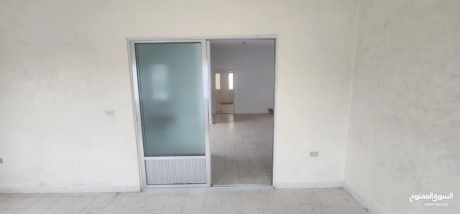 شقه في عماره للبيع حي عدن / جبل النصر قرب مسجد ناصر داود نصر الله