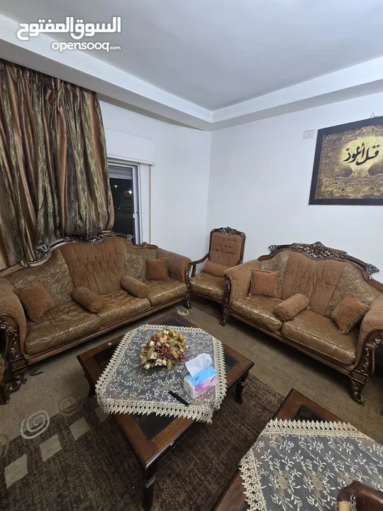 طقم كنب زان 14 مقعد بحالة ممتازة