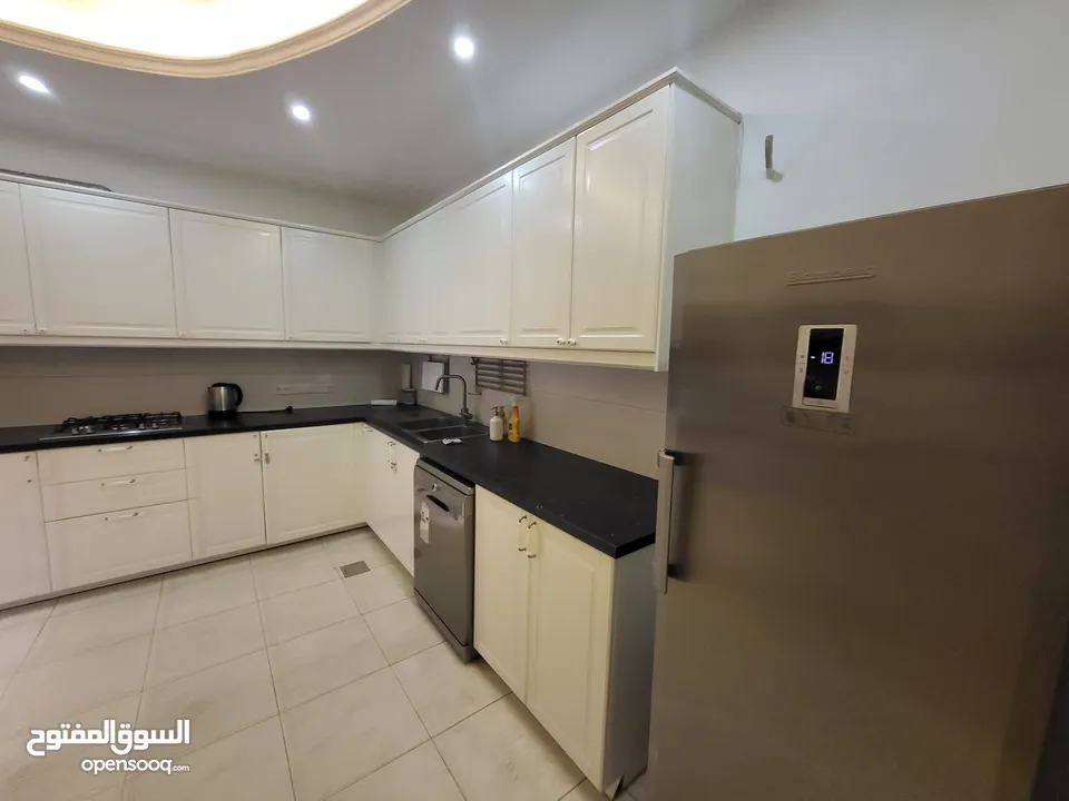 Apartments unfurnished for rent and of doing next to the city Arabian Embassy five bedrooms