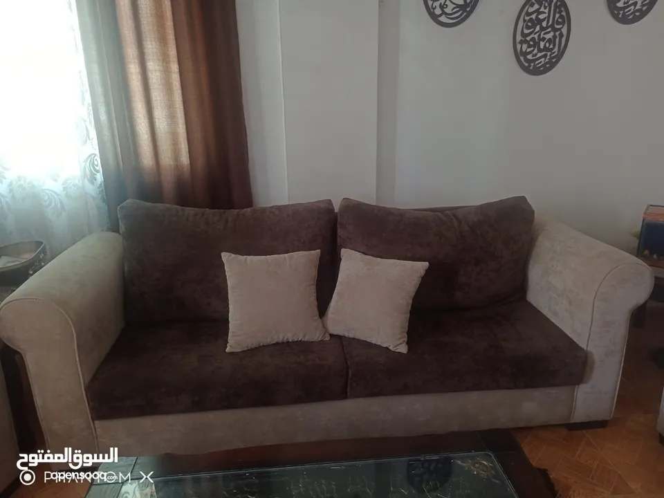 أثاث غرفة ضيوف ممتاز للبيع بشكل كامل او مجزء السعر مجزء على الهاتف