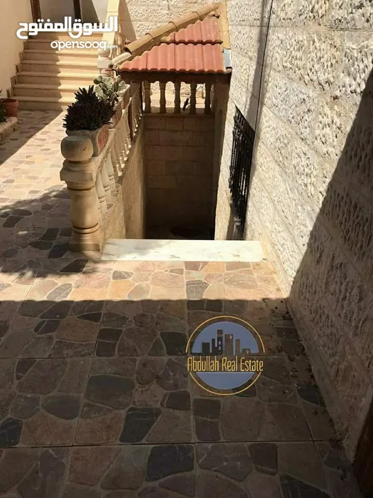 بيت مستقل 3 طوابق بسعر مميز جدا
