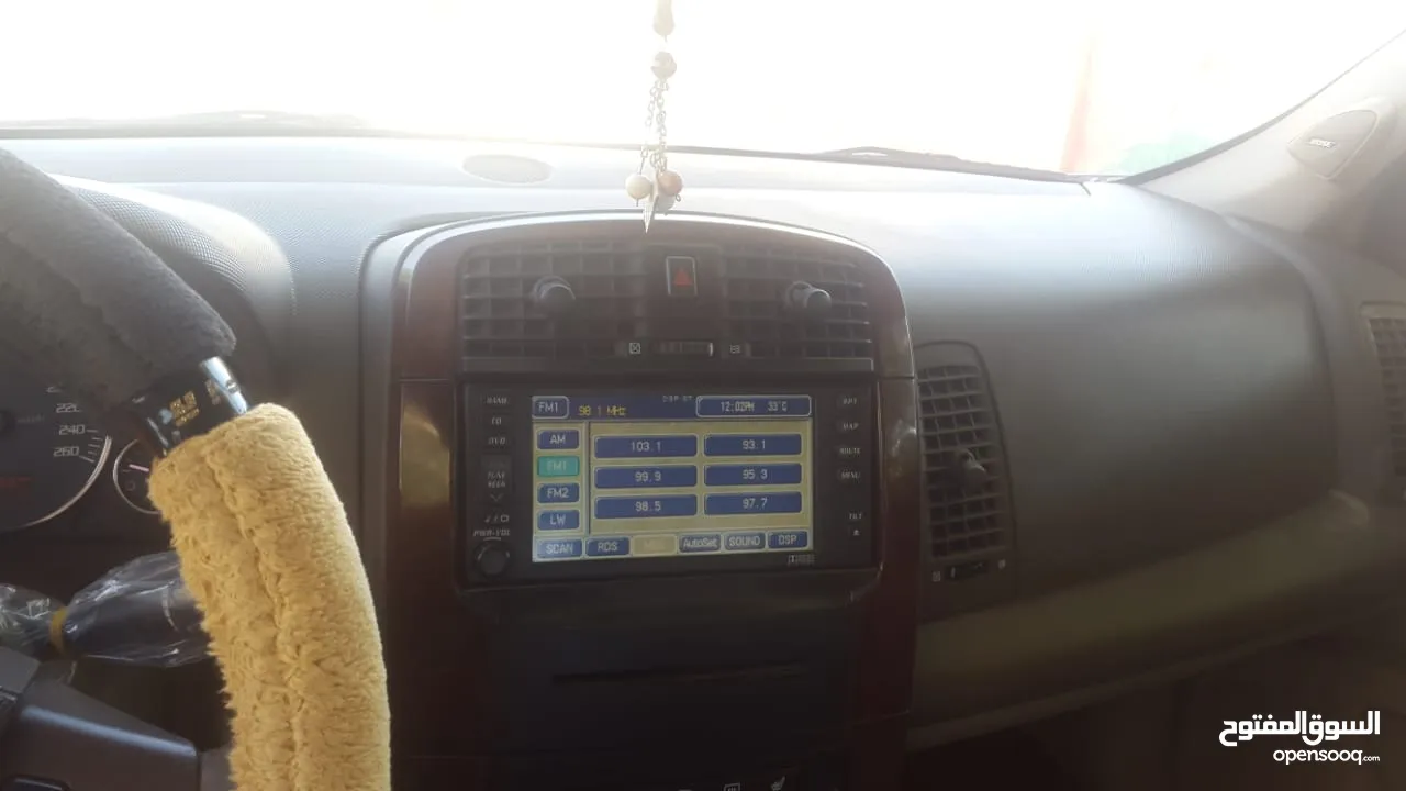 سيارة كاديلاك نوع SRX موديل 2006 بحالة جيدة جداً تتميز بداخلية نظيفة جداً