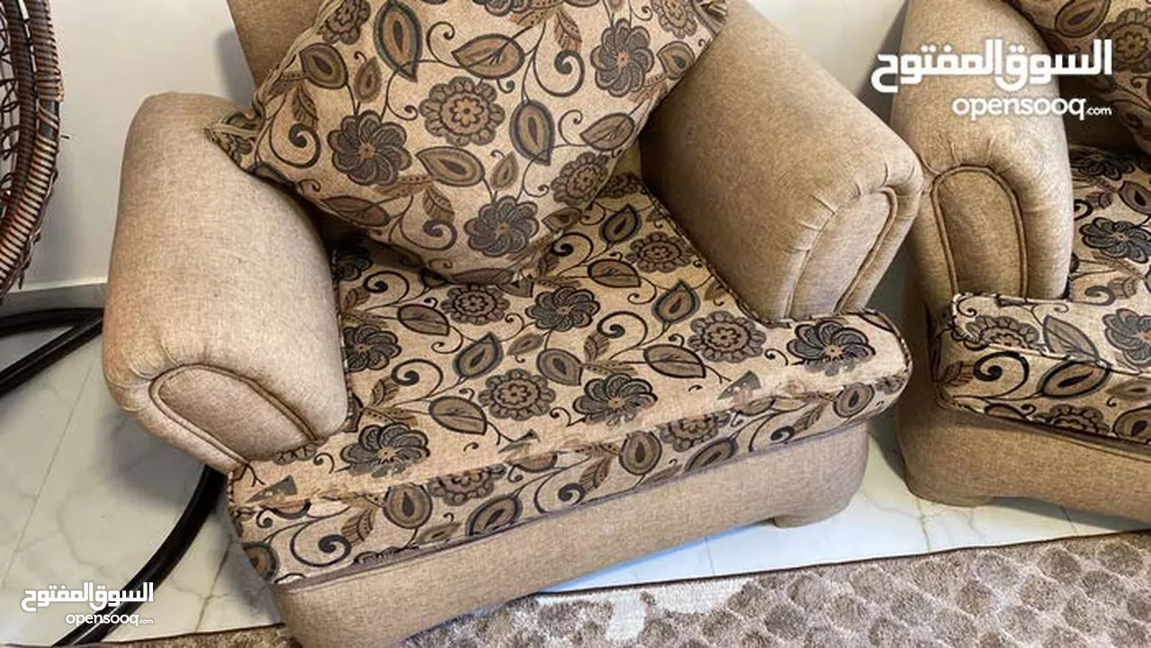 طقم كنب مستعمل بحال جيده بسعر مغري