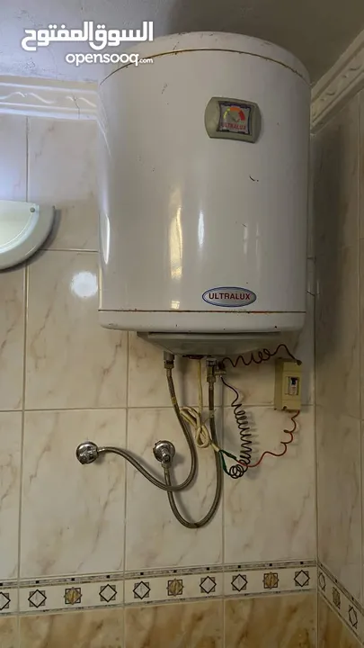 طقم سفرة / طقم كنب ضيوف/ كيزر ماء( سخان ) / مكيف 2 طن/ مفرش تخت وبرداية طقم/ قلاية كهربائية / طاولات
