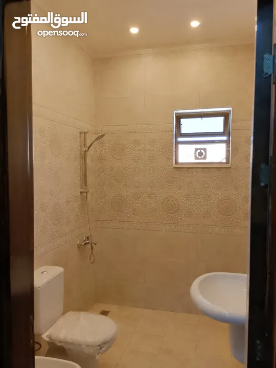 شقة طابقية بمواصفات مميزة للايجار في البنيات من المالك مباشره يرجى عدم تدخل وسطاء او مكاتب عقارية