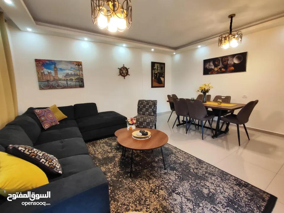 شقه للبيع 3 غرف نوم حمامين برنده مسكره قزاز تبريد بكل الشق  مفروشه مع كل الادوات الكهربائيه