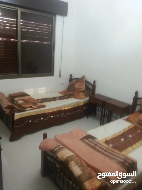 شقة مفروشة طلوع نيفين في الموقع والمكان الهادي ومنطقة مريحه جدا للعوائل او الطالبات ايجار شهري