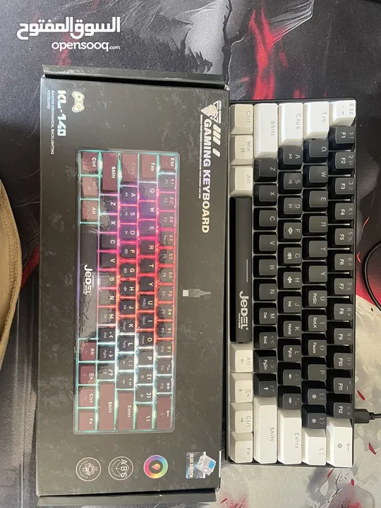 كمبيوتر للبيع مع ماوس وكيبورد وشاشه