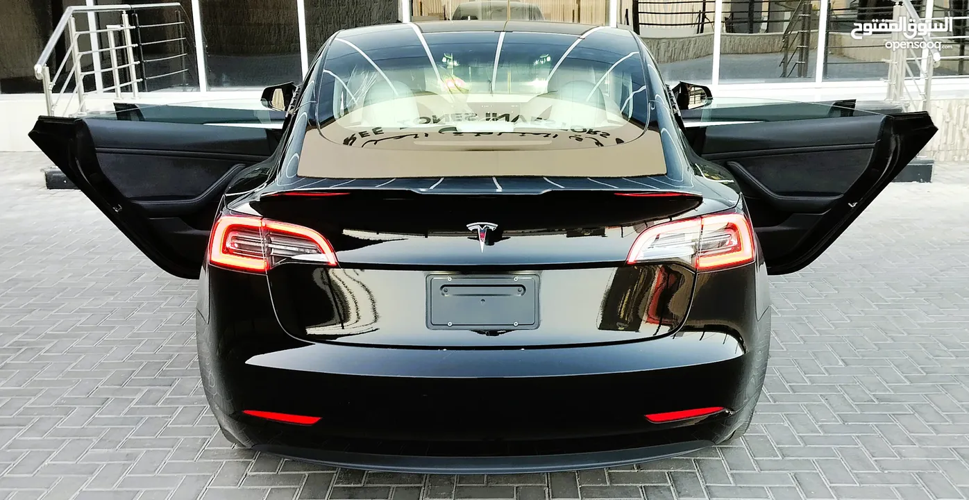 تيسلا 2023 model 3 فحص كامل اوتوسكور لون اسود ملوكي داخلي ابيض بحالة الوكالة بسعر لقطة ومحروووق