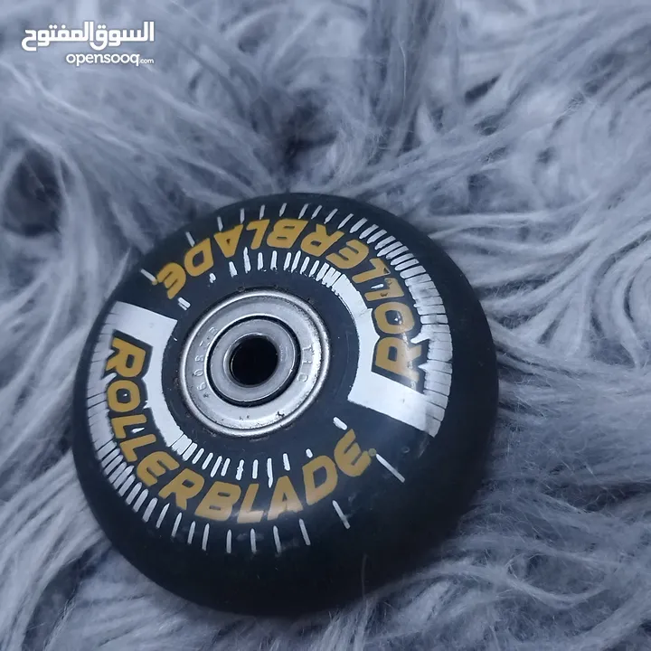 سيارة أطفال