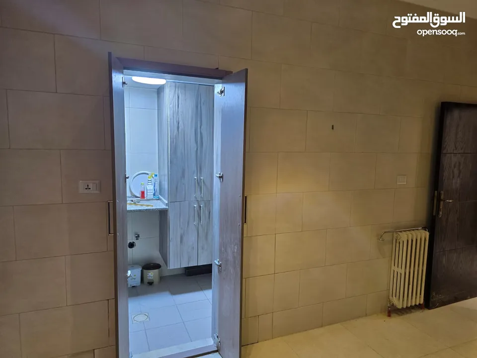 شقة فارغة للإيجار في عبدون - ref : 14410