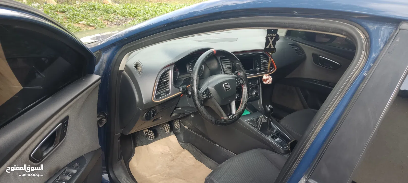 سيت ليون 17 للبيع