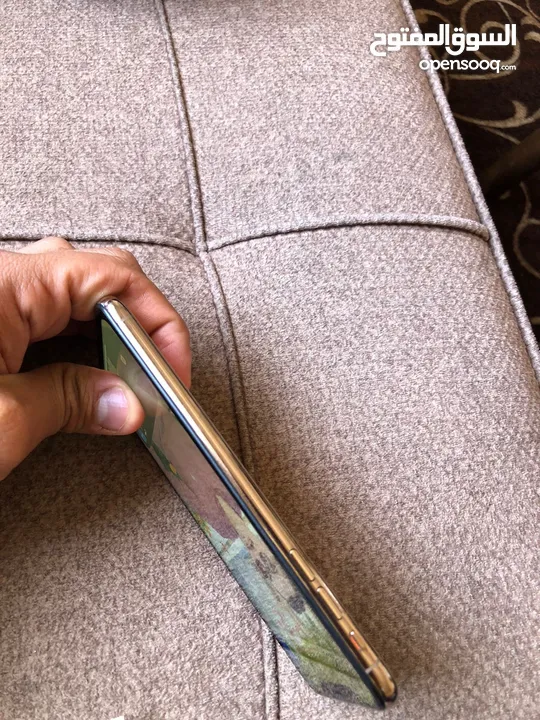 XS MAX 256 جيجا بحالة الوكالة