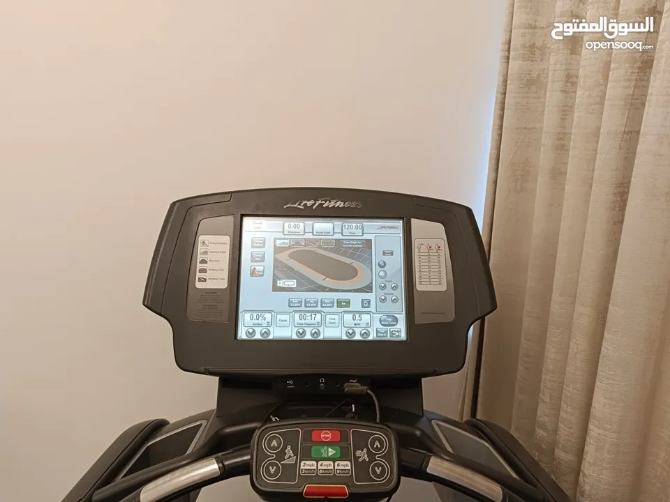 Treadmill Life Fitness 95T ه5000 AED