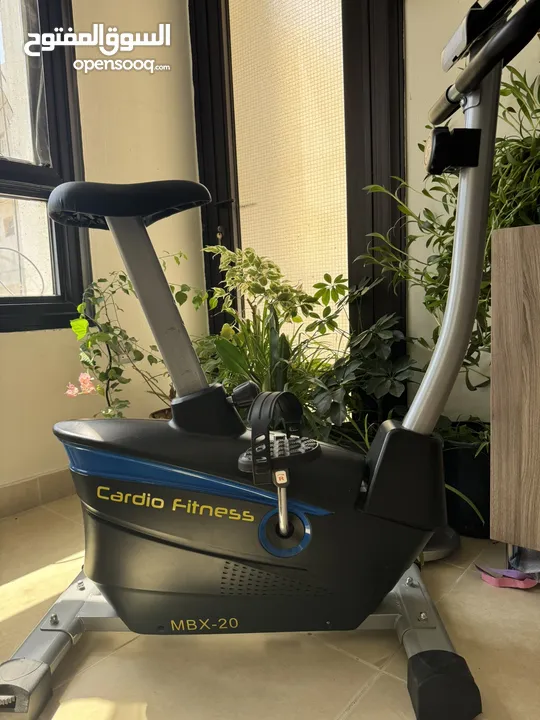 Indoor bicycle machine cardio fitness