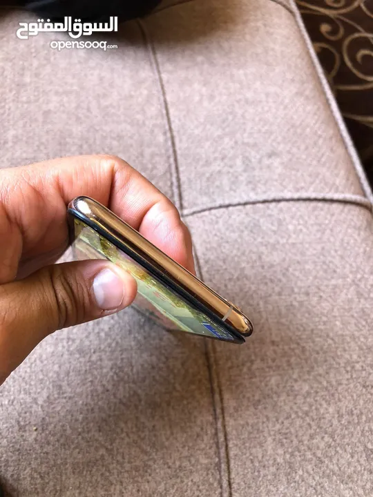 XS MAX 256 جيجا بحالة الوكالة