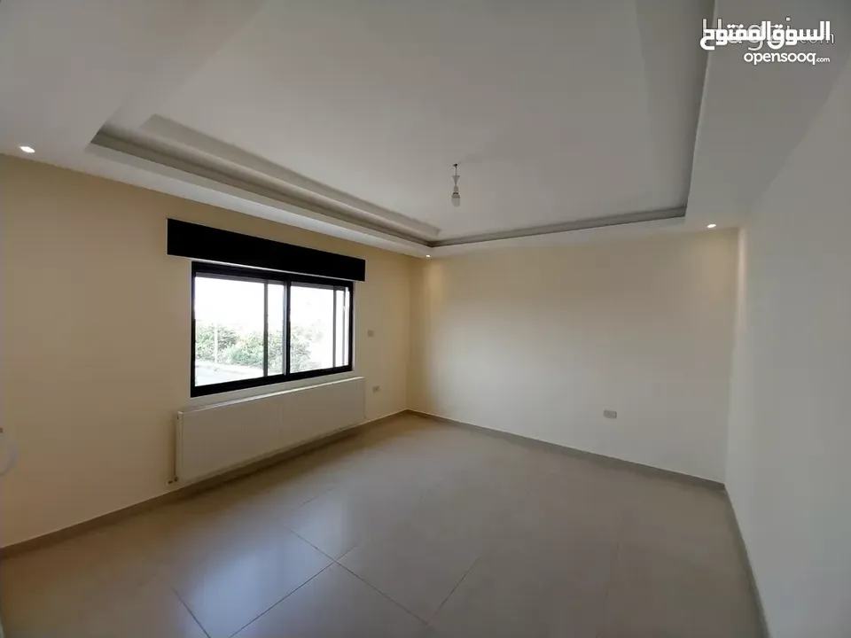 شقه طابق ثالث مع روف في منطقه طريق المطار مقابل جامعه البتراء غير مفرو... ( Property ID : 30196 )